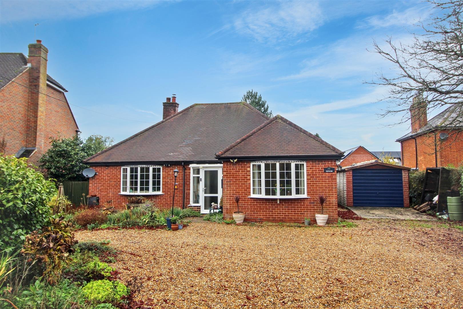 2 bed property in Reading Road, Reading
